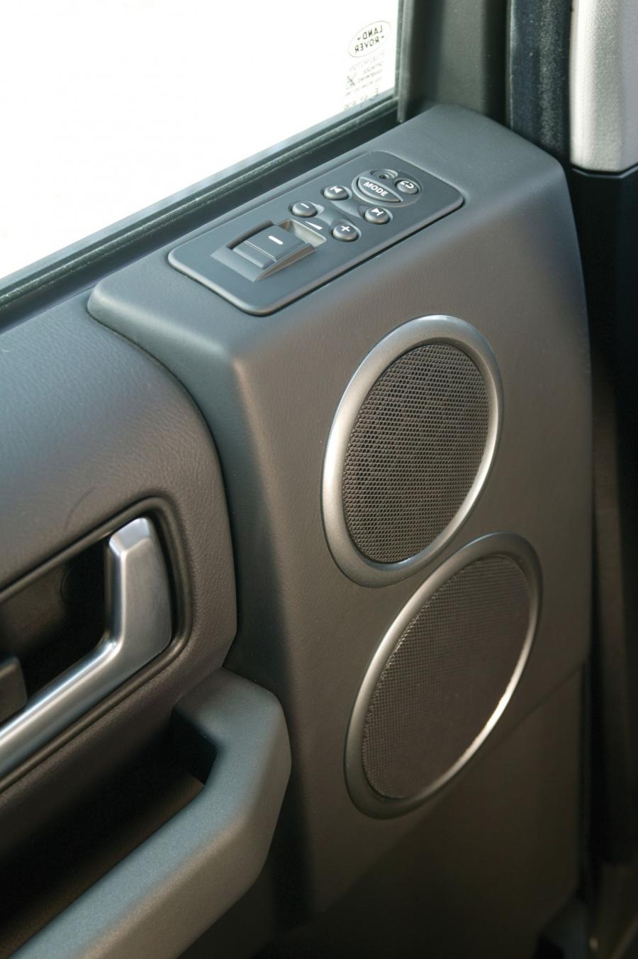  Land Rover Discovery 3 2004 года  (фото 44 из 132)